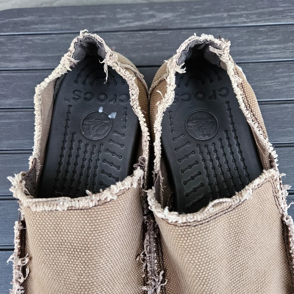 CROCS Men's Santa Cruz Loafer Size 8 Tan Canvas Frayed Edge Shoe Triple Comfort